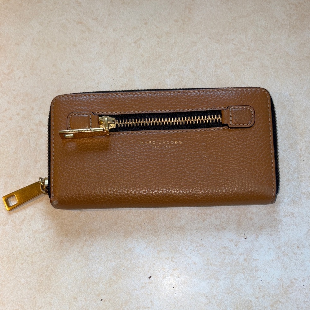 Marc Jacobs Tan Leather Zip Wallet